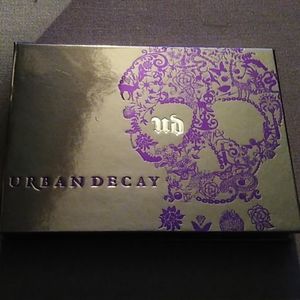Urban Decay Deluxe Shadow Box Palette